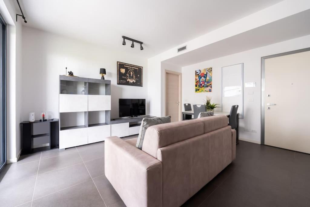 We Home - Uptown74 Bloom Apartment - Milano Bagian luar foto