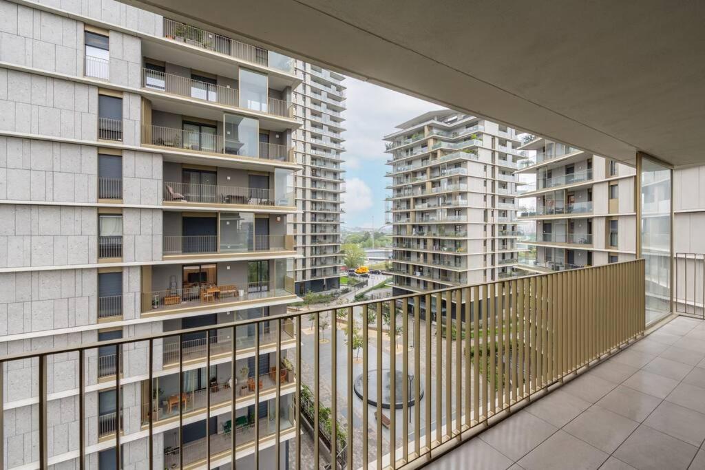 We Home - Uptown74 Bloom Apartment - Milano Bagian luar foto