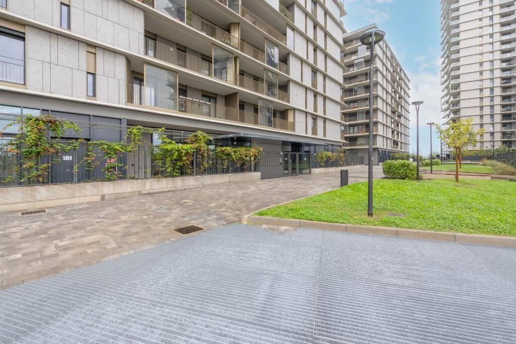 We Home - Uptown74 Bloom Apartment - Milano Bagian luar foto